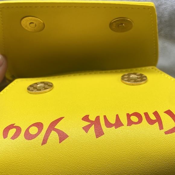 NWT Take Out Container Bag With Gold Chain - Picture 6 of 6